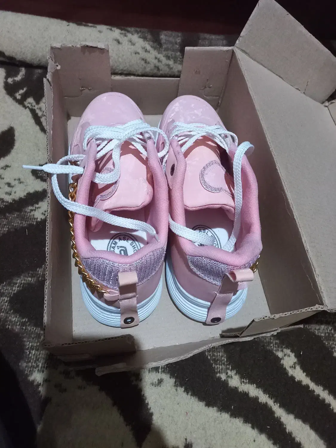 کفش|کیف، کفش، کمربند|لنجان, |دیوار