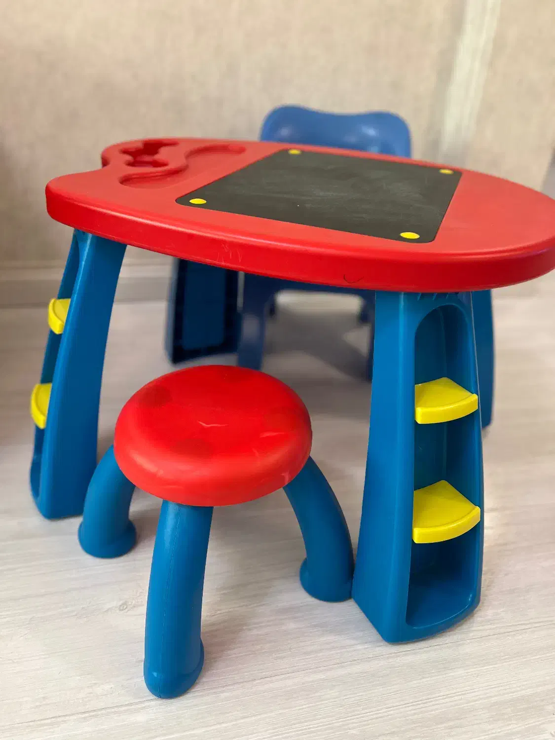 میز وصندلی کودک|اسباب و اثاث بچه|رشت, گلسار|دیوار