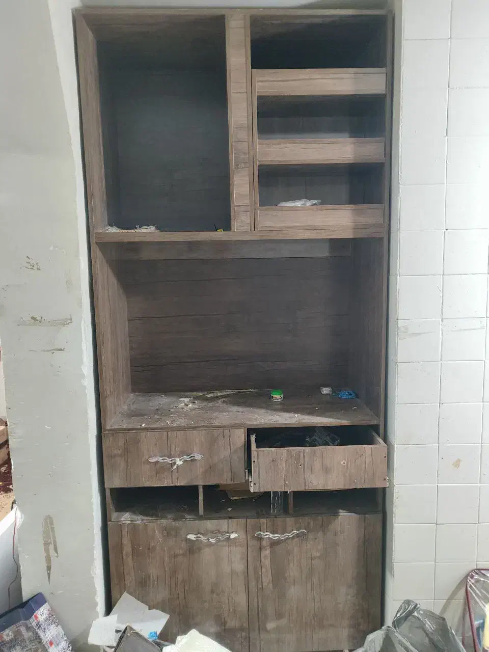 کمد|جاکفشی، کمد، دراور|دوگنبدان, |دیوار