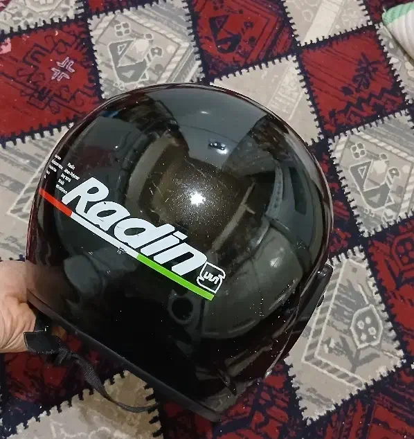 کلاه|لباس|تهران, هفت چنار|دیوار