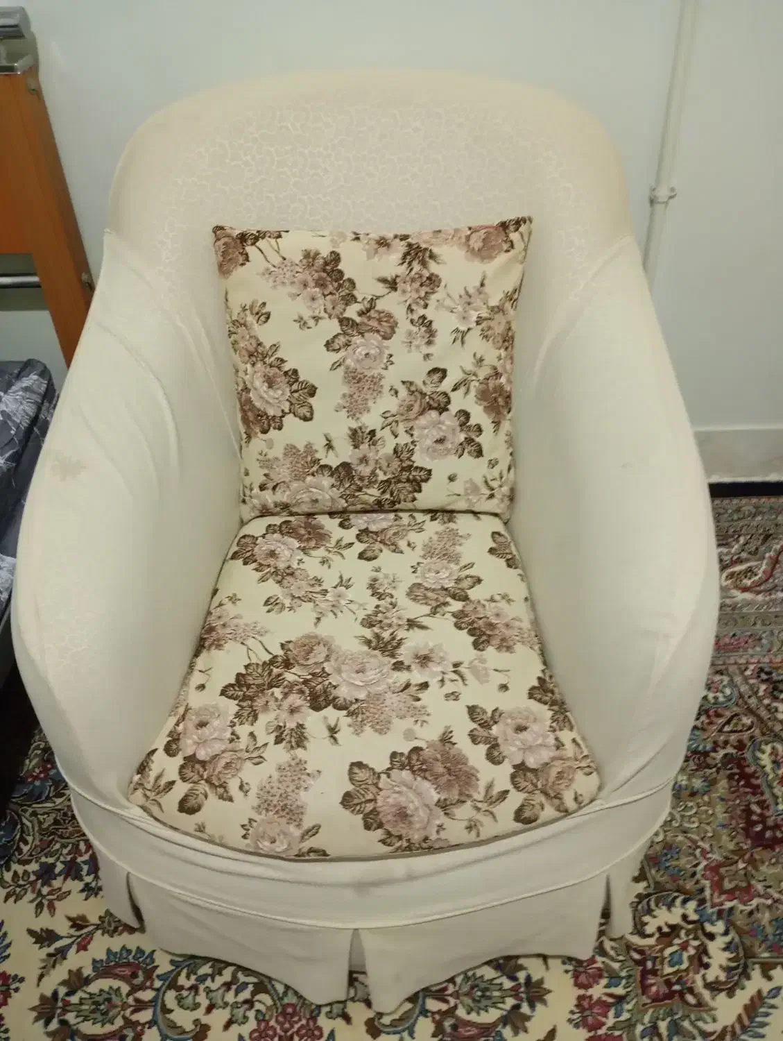 دوعدد راحتی تک نفره تمام چرم|مبلمان خانگی و میز عسلی|قم, باجک دو|دیوار