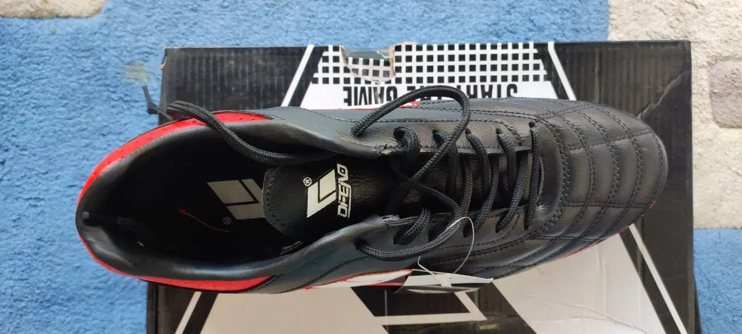 کفش فوتسال|کیف، کفش، کمربند|گالیکش, |دیوار