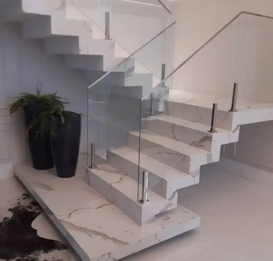 راه پله ،نرده شیشه ای .شیشه بالکن .شیشه جان پناه .|خدمات پیشه و مهارت|رشت, آب و برق|دیوار