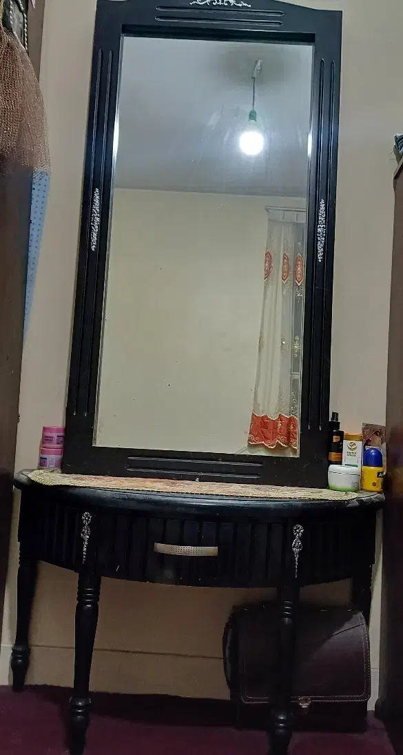 ایینه و میز|آینه|ری, فیروزآبادی|دیوار