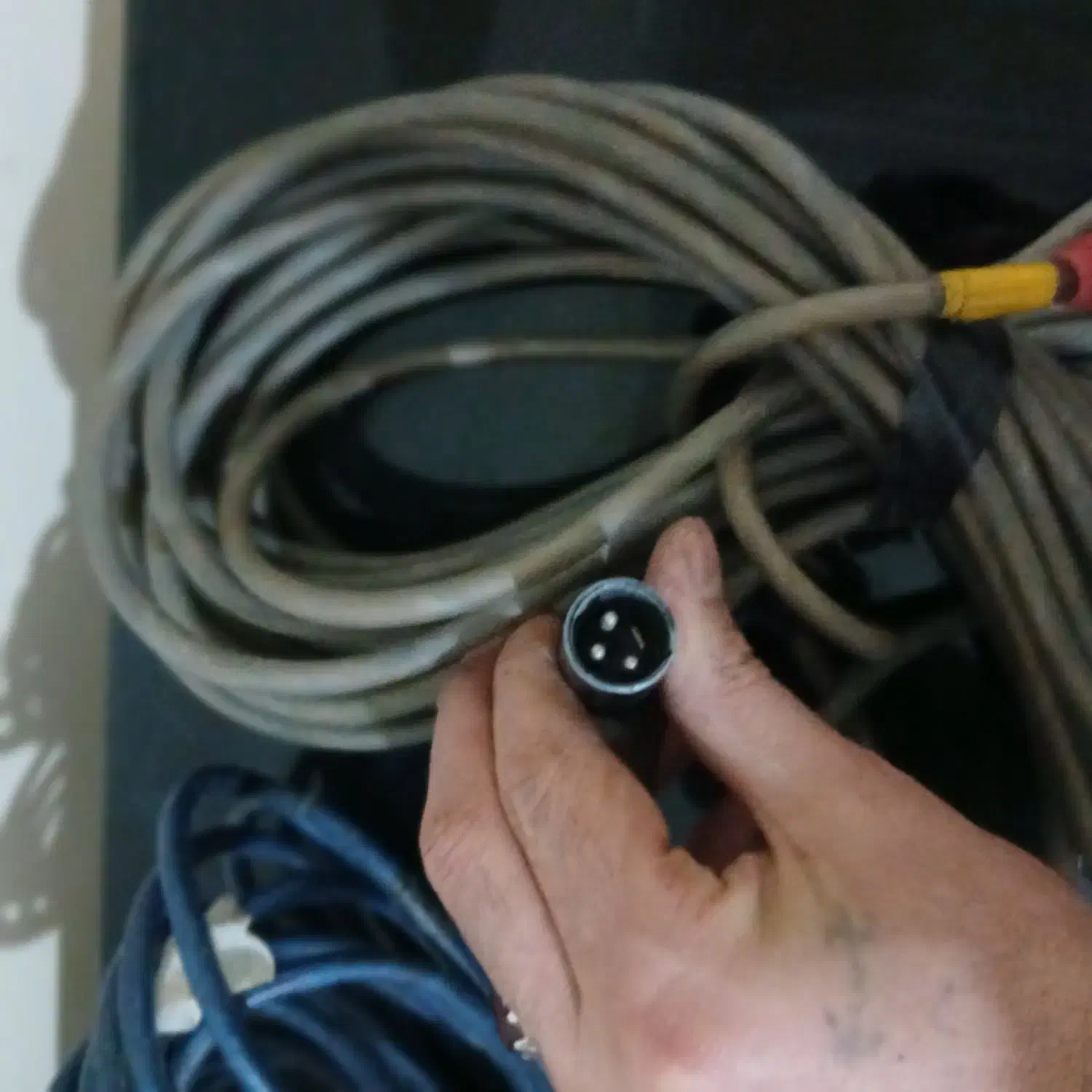 سیم الکتریکی|صوتی و تصویری|اندیشه, شهرک کوثر|دیوار