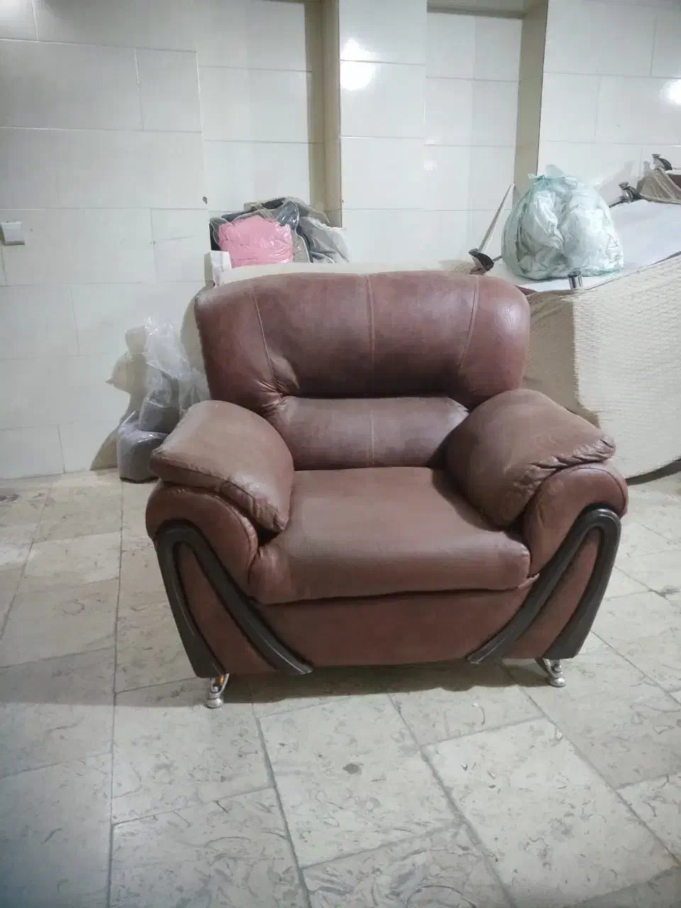 فروش مبل چرم هفت نفره|مبلمان خانگی و میز عسلی|یزد, |دیوار