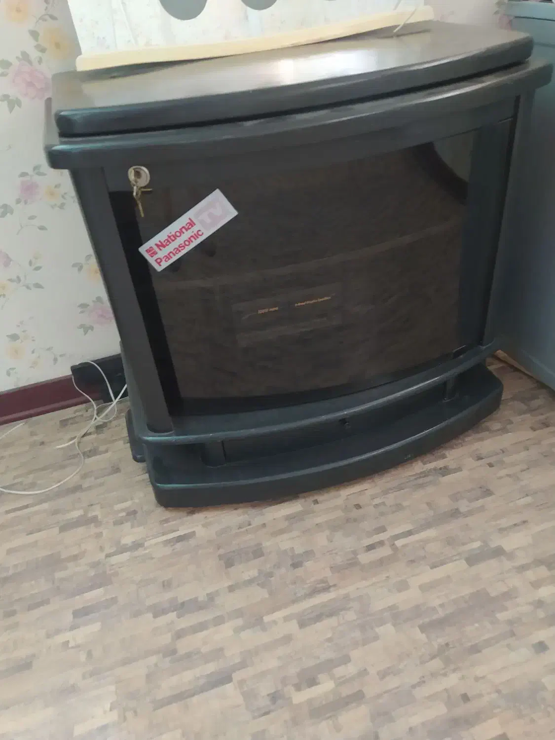 تعدادی وسایل|موکت|اراک, |دیوار