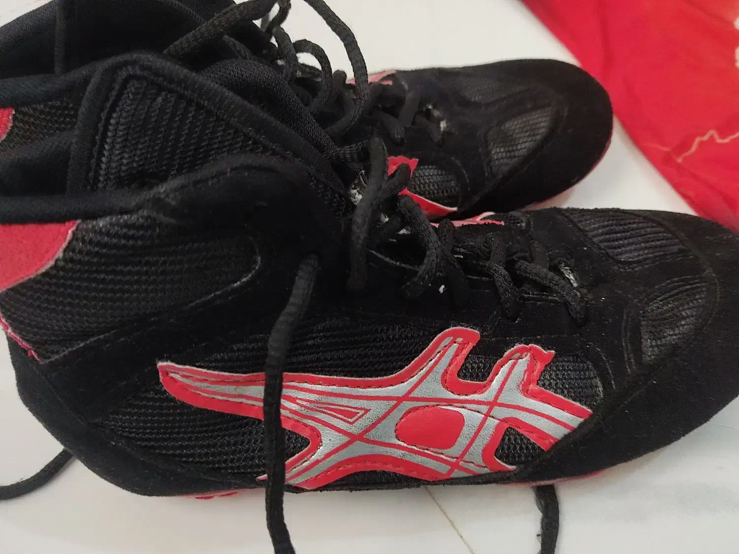 لباس کُشتی با کتونی لباس بوکس با دستکش|تجهیزات ورزشی|پاکدشت, حصار امیر|دیوار