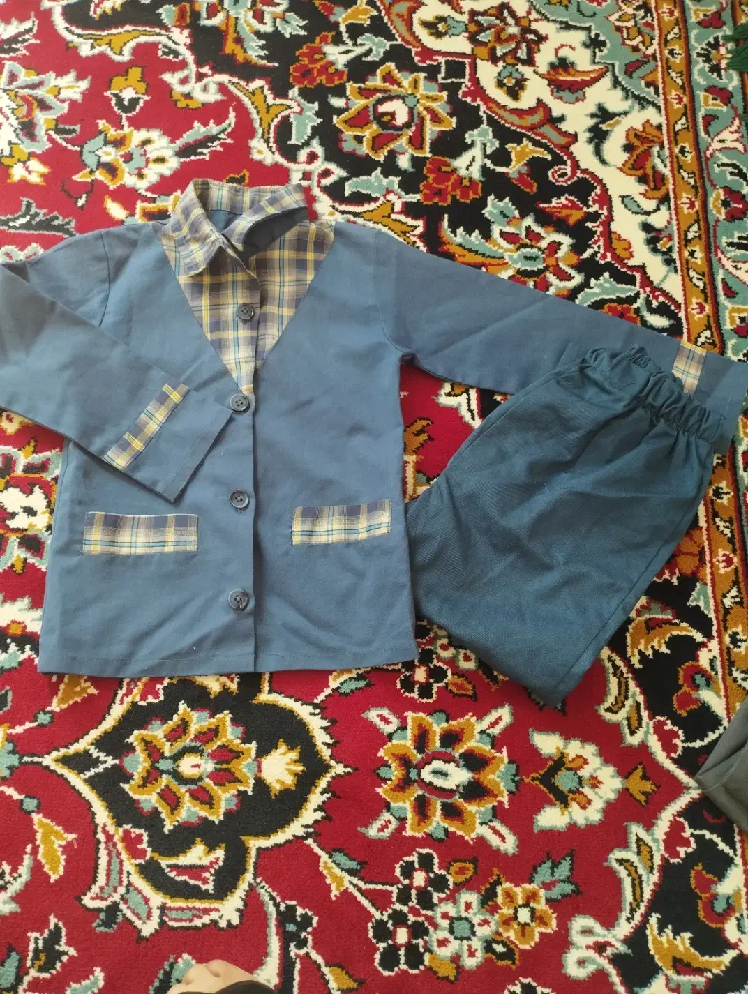 لباس فرم مدرسه طوسی و سرمه ای لازم دارید بیا ببرین|لباس|گناباد, |دیوار