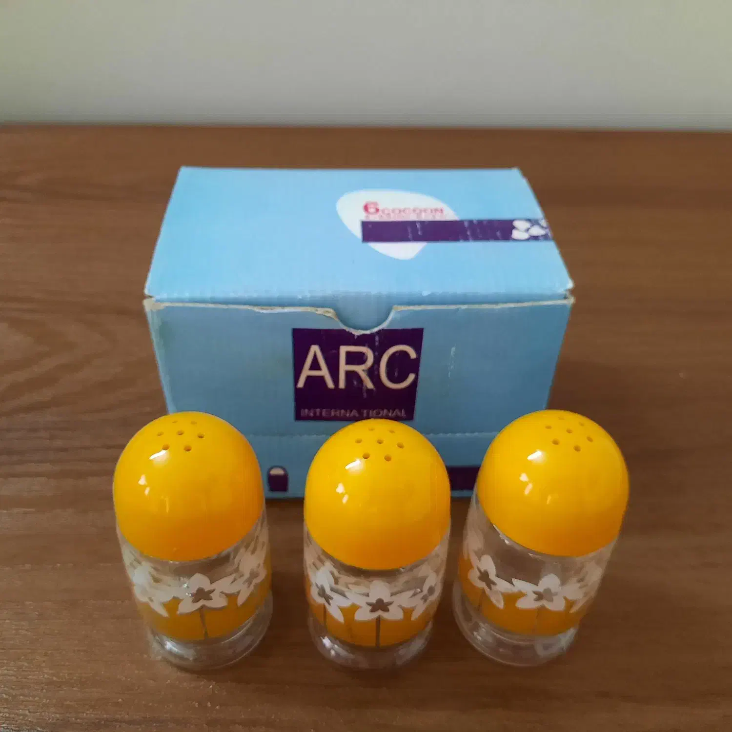 نمکدان|ظروف نگهدارنده، پلاستیکی، یک‌بارمصرف|قم, شاه سید علی|دیوار