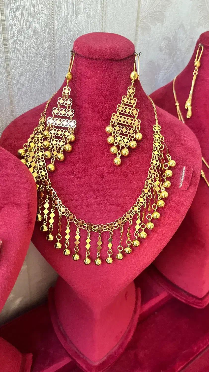 بدلیجات سرویس دستبند گردنبند|بدلیجات|قم, نیروگاه|دیوار