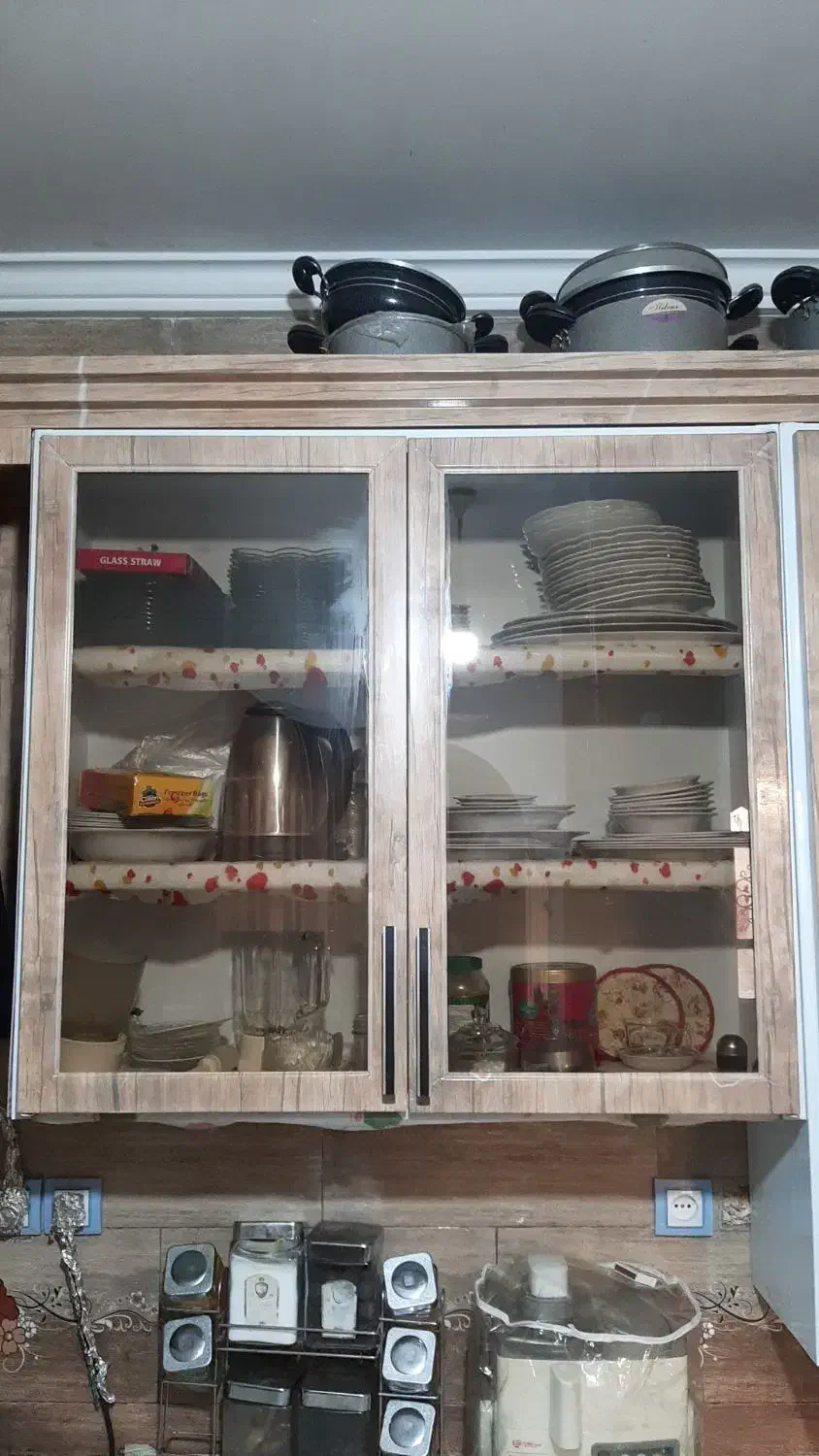 کابینت فلز طبقه بالا واقعا درحد نو|مصالح و تجهیزات ساختمان|کوه چنار, |دیوار