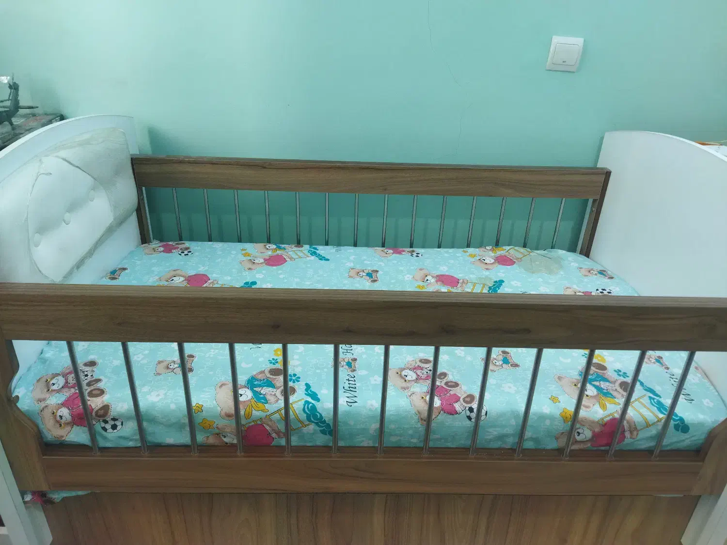 تخت خواب کودک همراه تشک|اسباب و اثاث بچه|پردیس, فاز ۸|دیوار