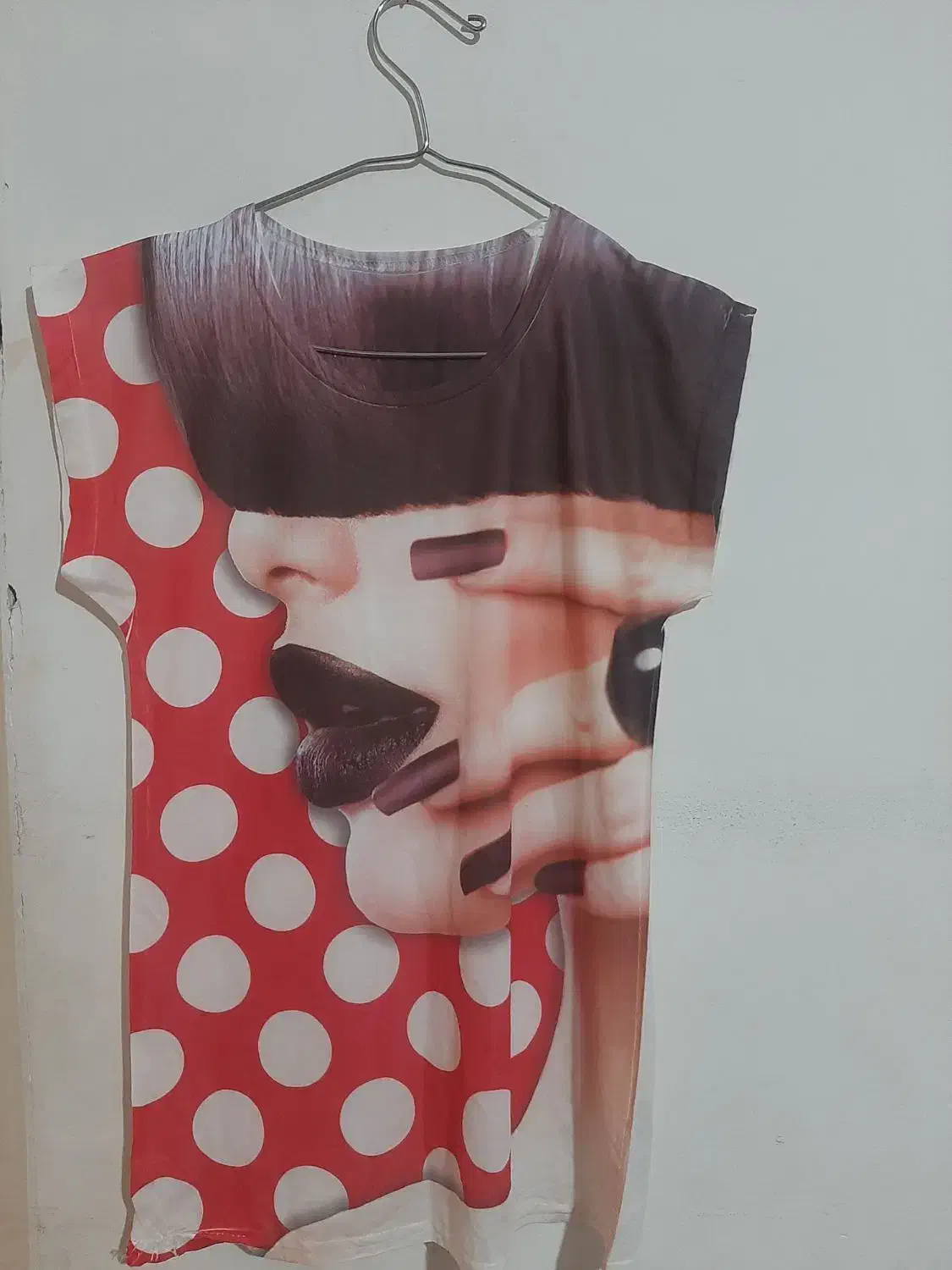 تیشرت دخترانه|لباس|اندیشه, اندیشه فاز ۱|دیوار