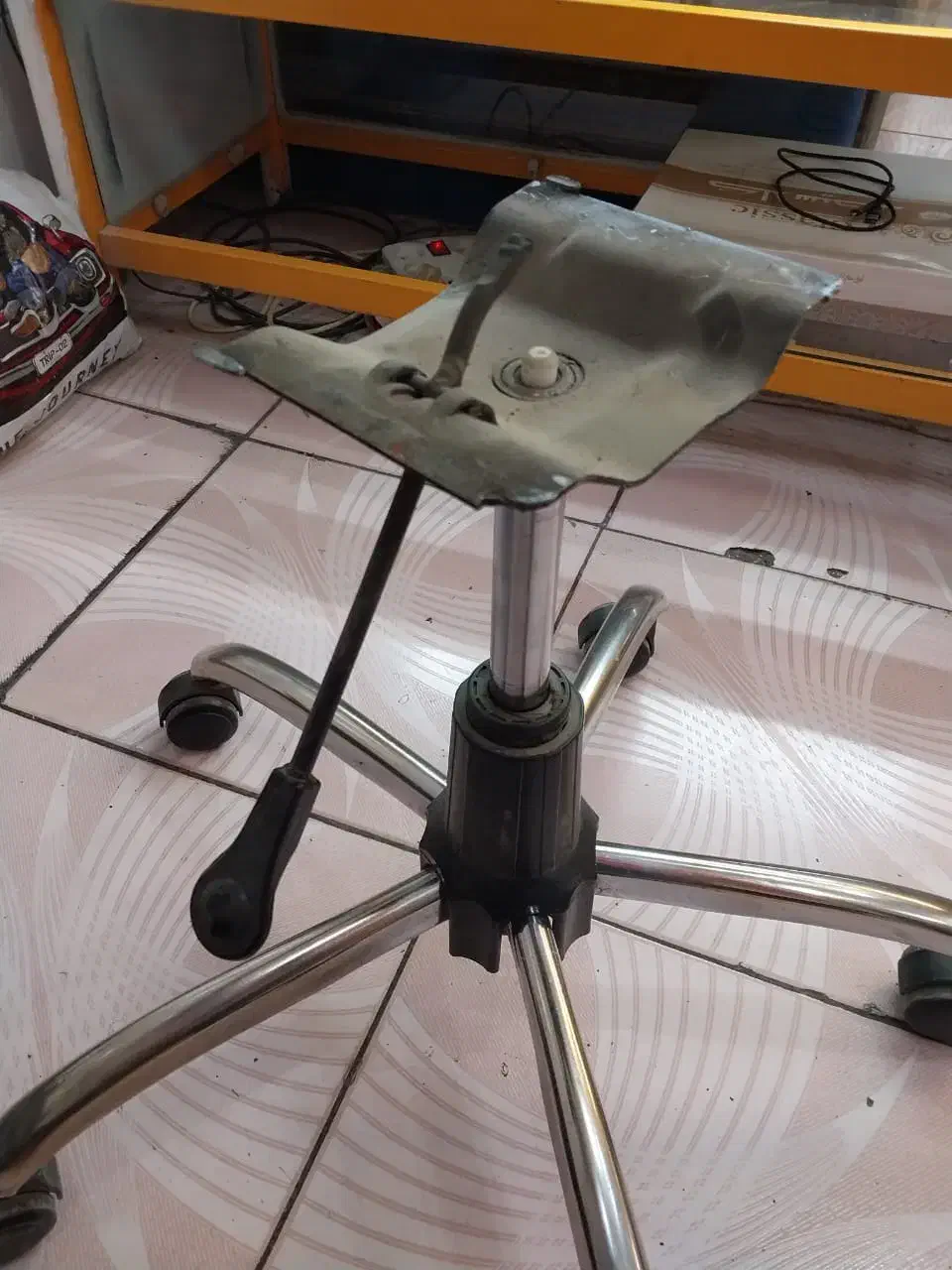 تع میر قطعات صندلی اداری|خدمات پیشه و مهارت|نظرآباد, نظرآباد|دیوار