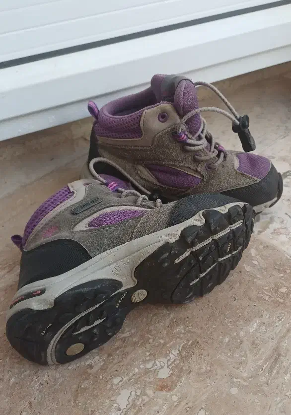 کفش یا بوت بچگانه اورجینال|کفش و لباس بچه|اشتهارد, |دیوار