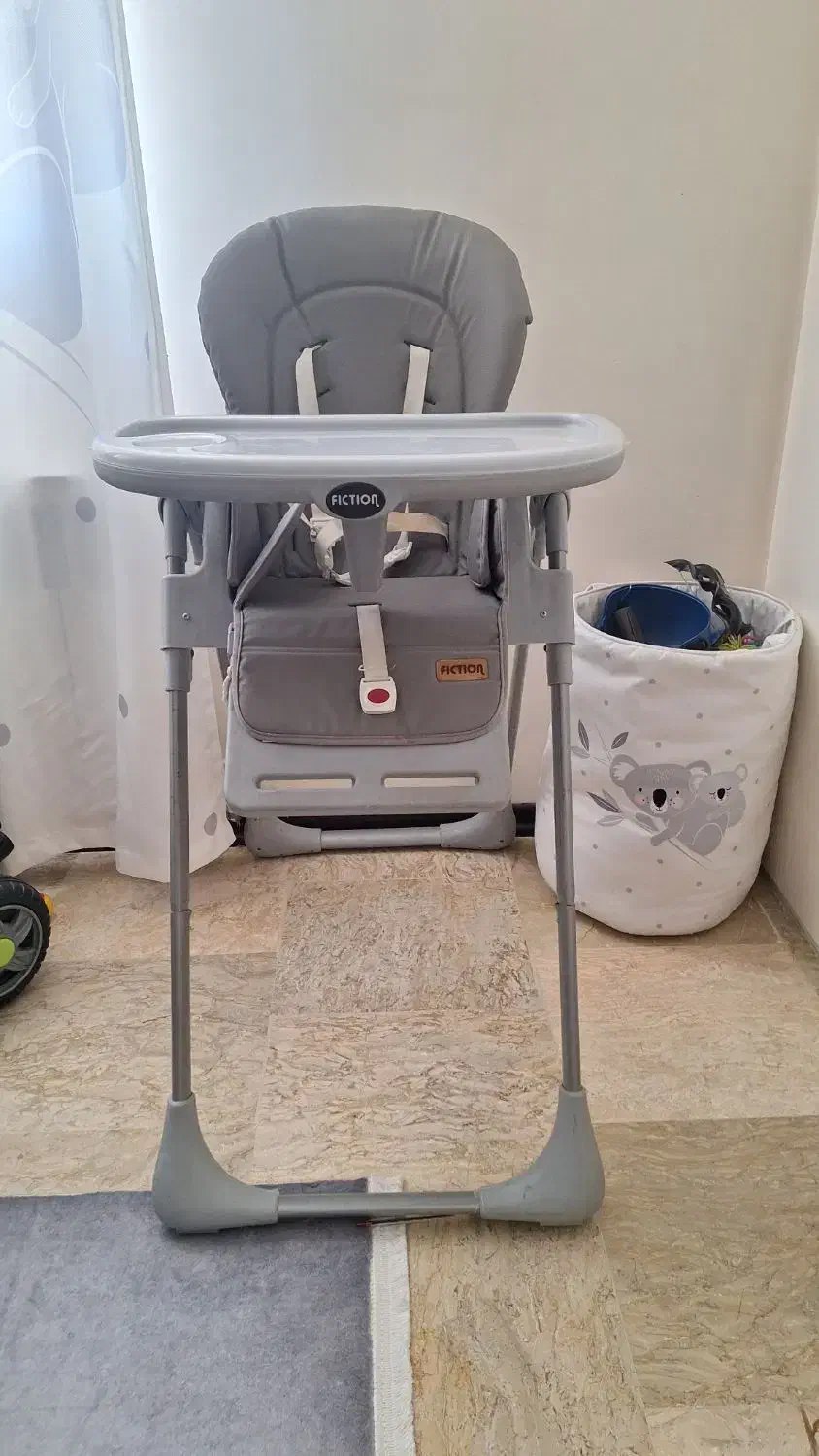 صندلی غذای کودک برند فیکشن|تخت و صندلی بچه|پردیس, فاز ۲|دیوار