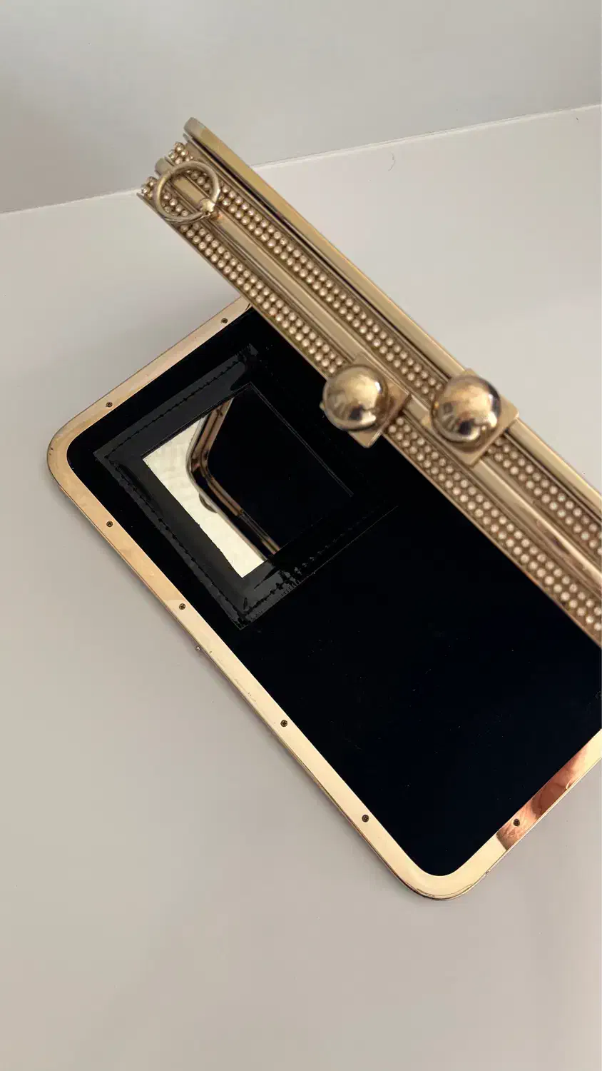 کیف دستی مجلسی|کیف، کفش، کمربند|اندیشه, اندیشه فاز ۴|دیوار