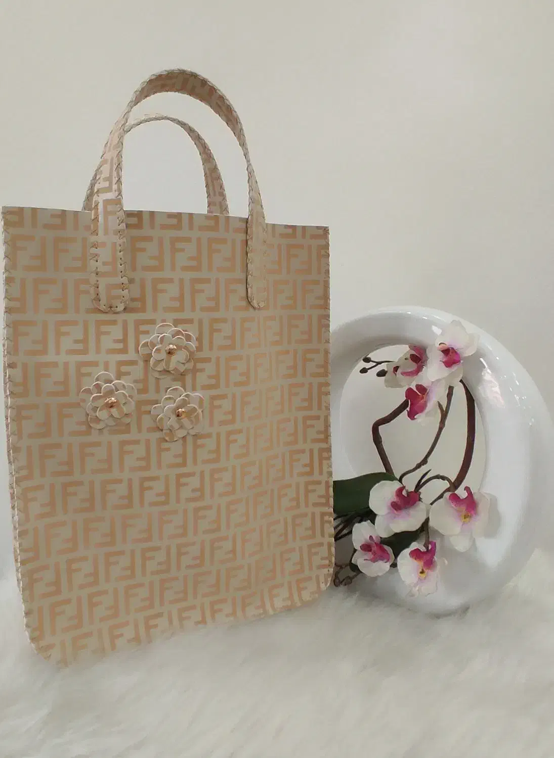 ساک دست دوز|کیف، کفش، کمربند|بندر انزلی, ساحل قو|دیوار