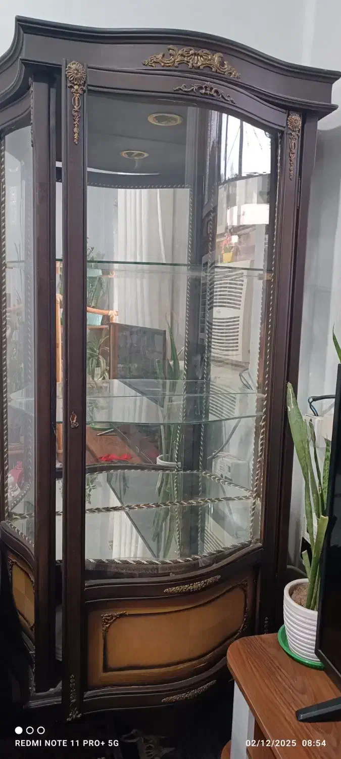 بوفه محکم وسالم تکی ی تومن با ظرفها دوتومن|بوفه، ویترین، کنسول|دزفول, |دیوار