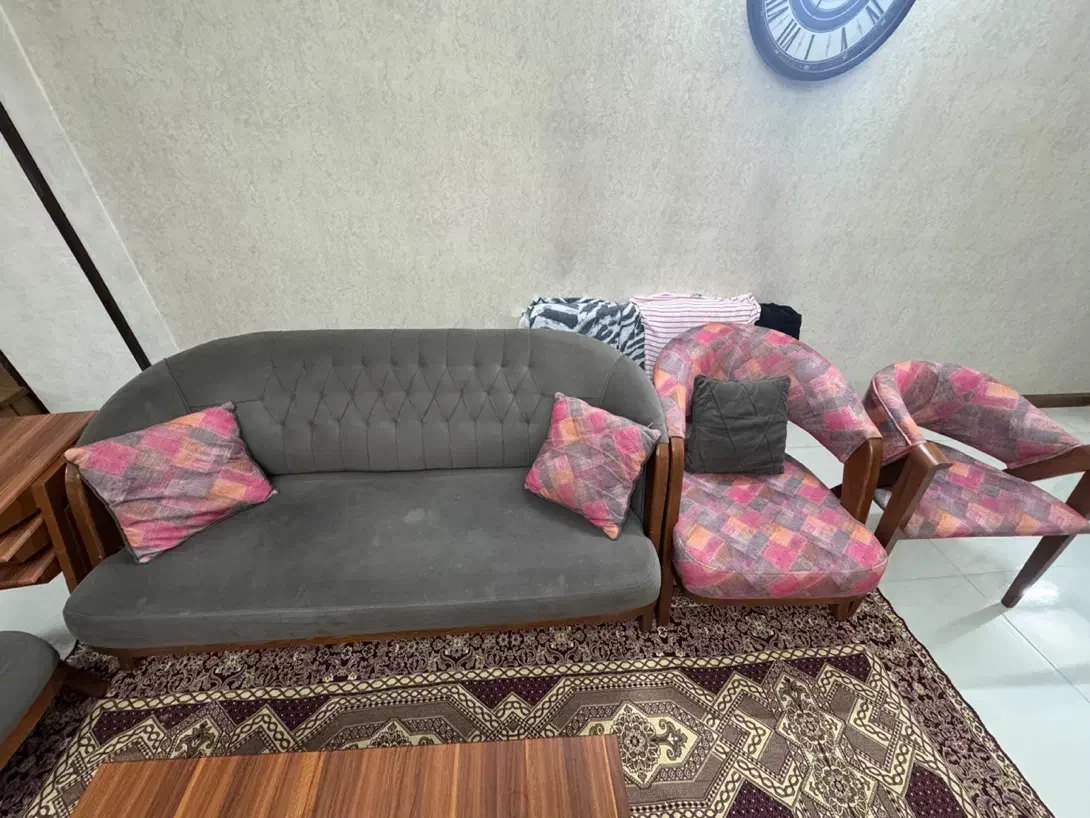 مبل راحتی|مبلمان خانگی و میز عسلی|شاهین‌شهر, حافظ جنوبی|دیوار