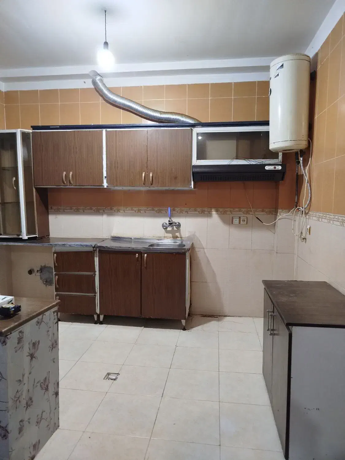 کابینت فلزی وابگرمکن وموکت|آبچکان و نظمدهنده ظروف|چابهار, |دیوار