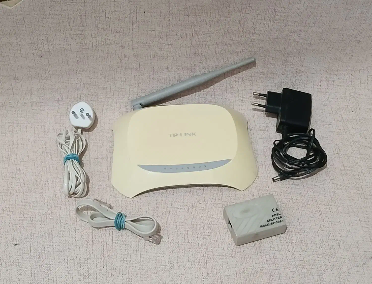 مودم WiFi چهار پورت اصلی تکمیل با همه وسایل جانبی|مودم و تجهیزات شبکه|همدان, |دیوار
