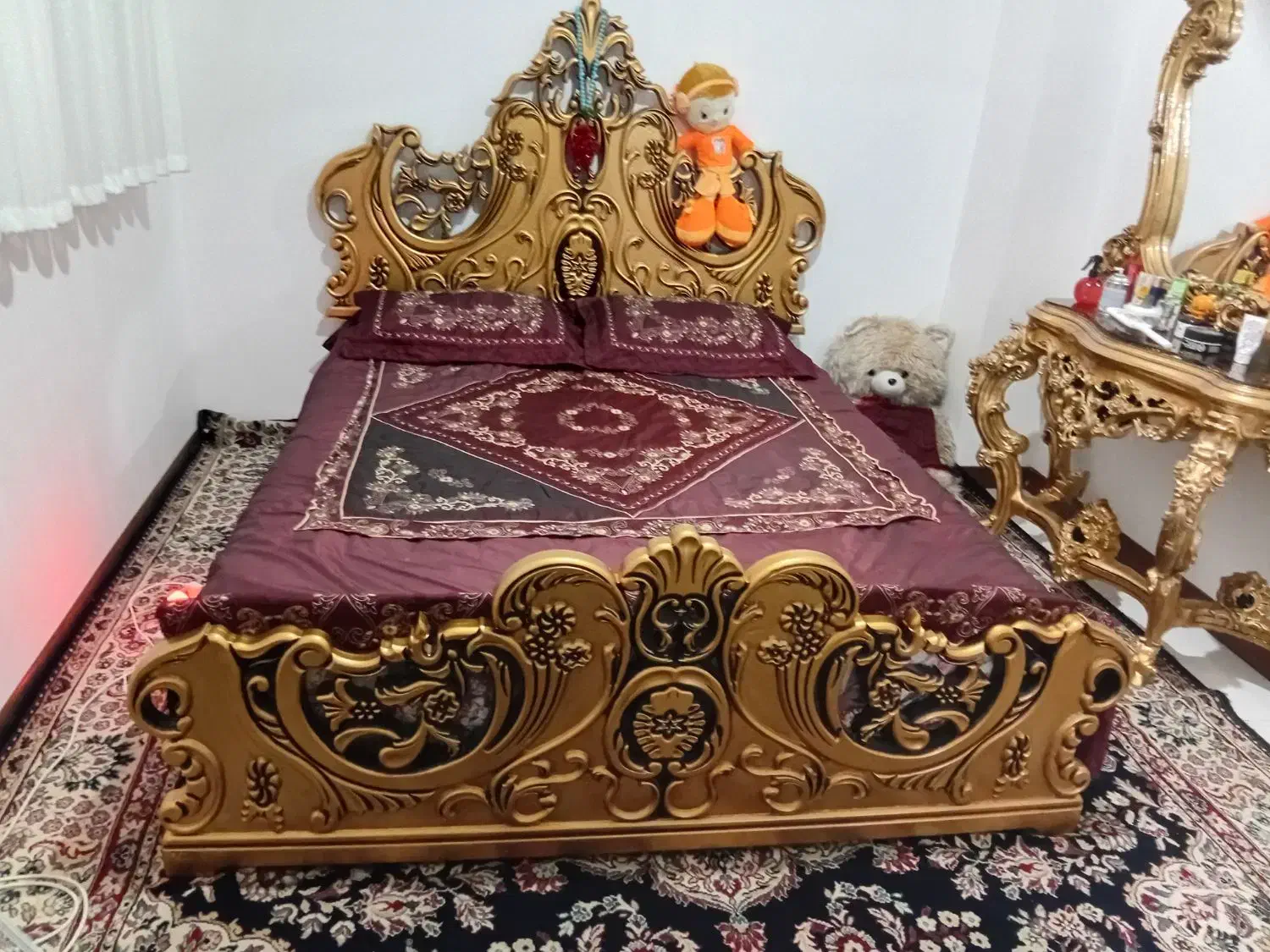 تختخواب دو نفره ۲عدد و کنسول و آینه وساعت ایستاده|تخت و سرویس خواب|زنجان, |دیوار