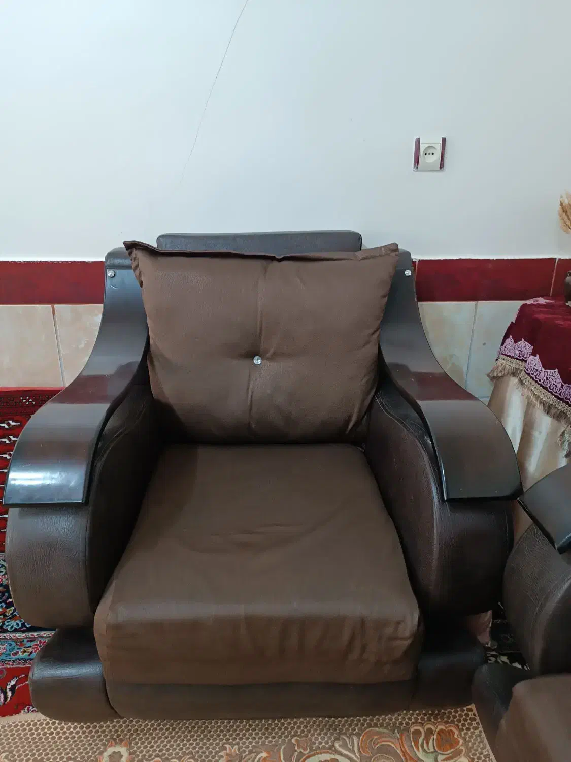 مبل ۷ نفره|مبلمان خانگی و میز عسلی|تربت‌حیدریه, بالا ولایت|دیوار