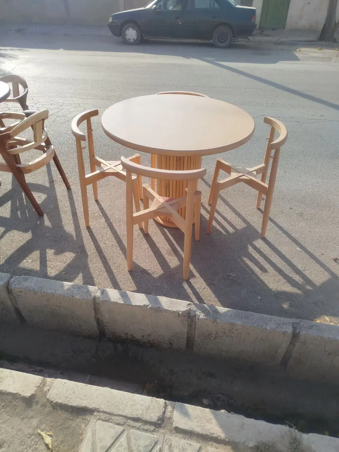 رنگ مصنوعات چوبی دوعدد میزوصندلی امادع|مبلمان خانگی و میز عسلی|بجنورد, |دیوار