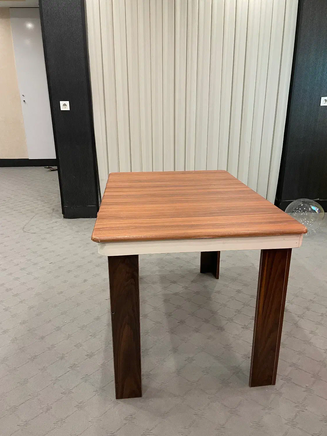 میز چوبی بدون صندلی|میز و صندلی غذاخوری|یزد, |دیوار