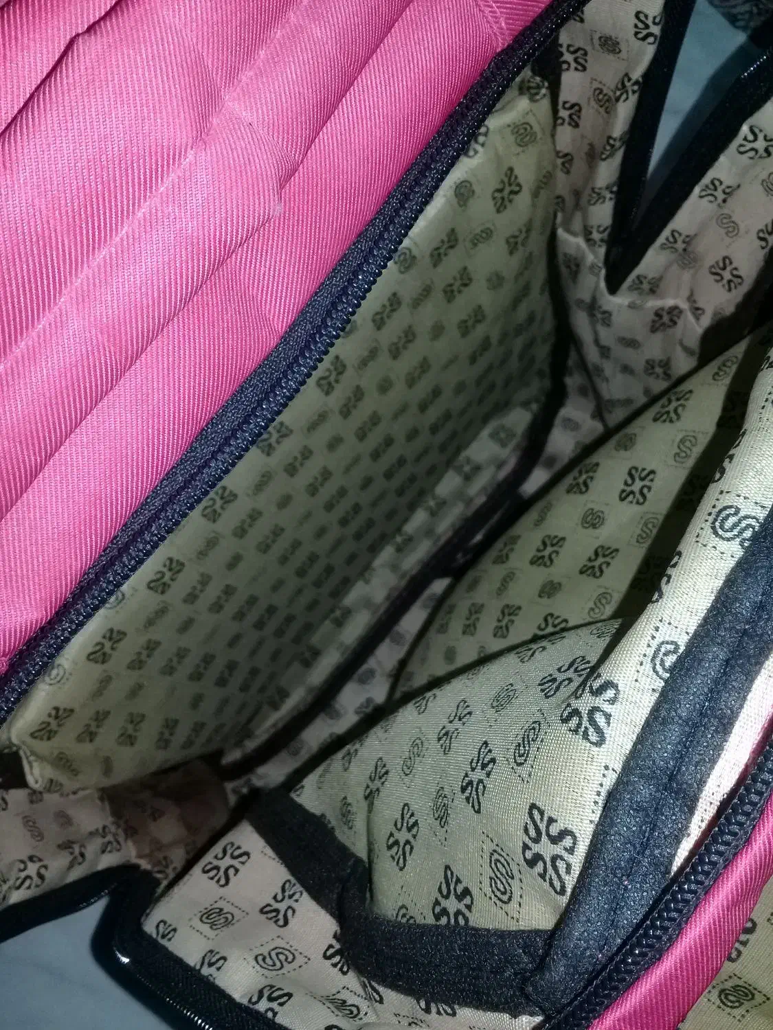 کوله مدرسه نو|کیف، کفش، کمربند|قم, هفت تیر|دیوار