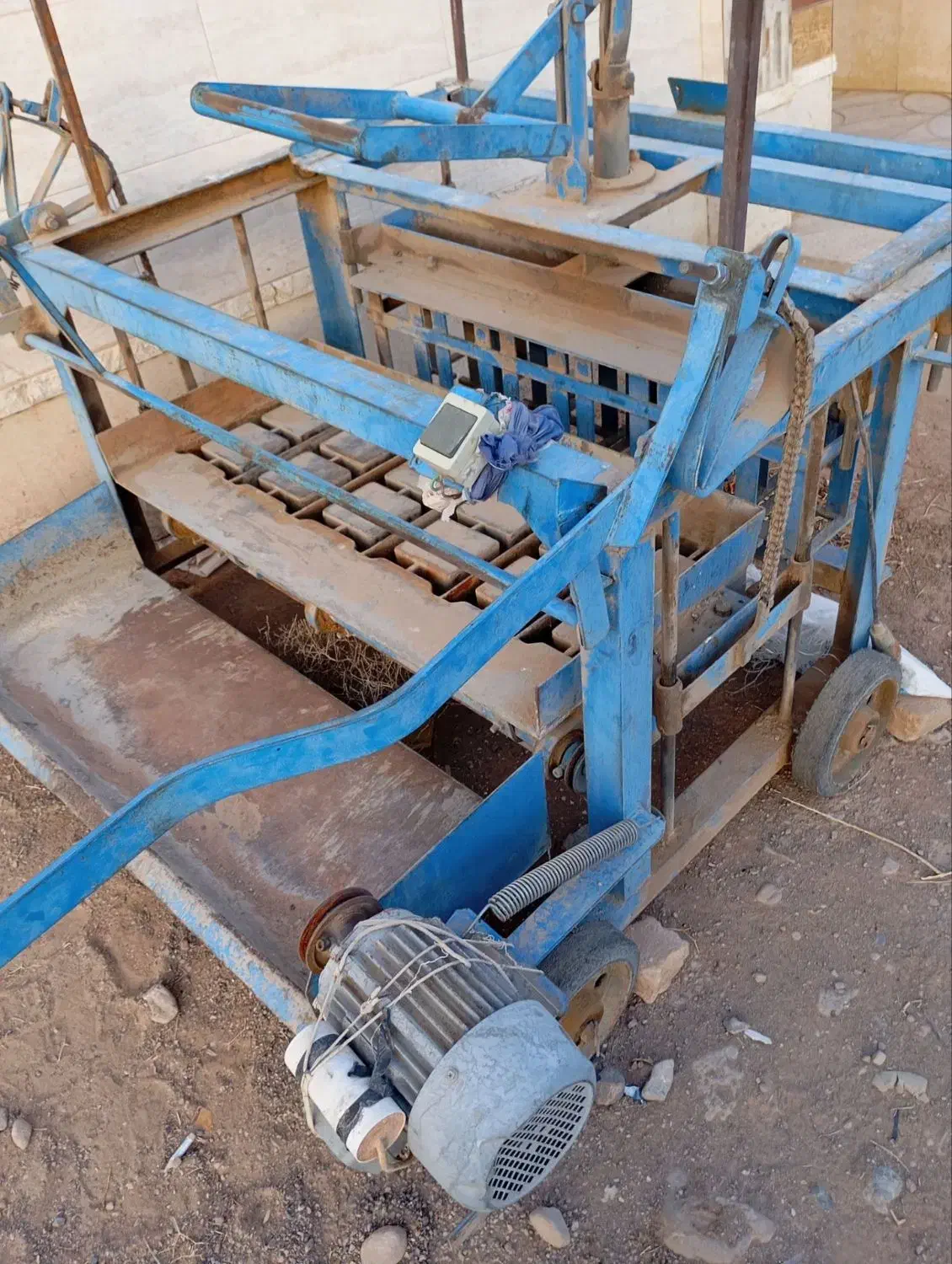 بلوکه زن شش قالبه ته بازفروشی|ماشین‌آلات صنعتی|سده (خراسان جنوبی), |دیوار