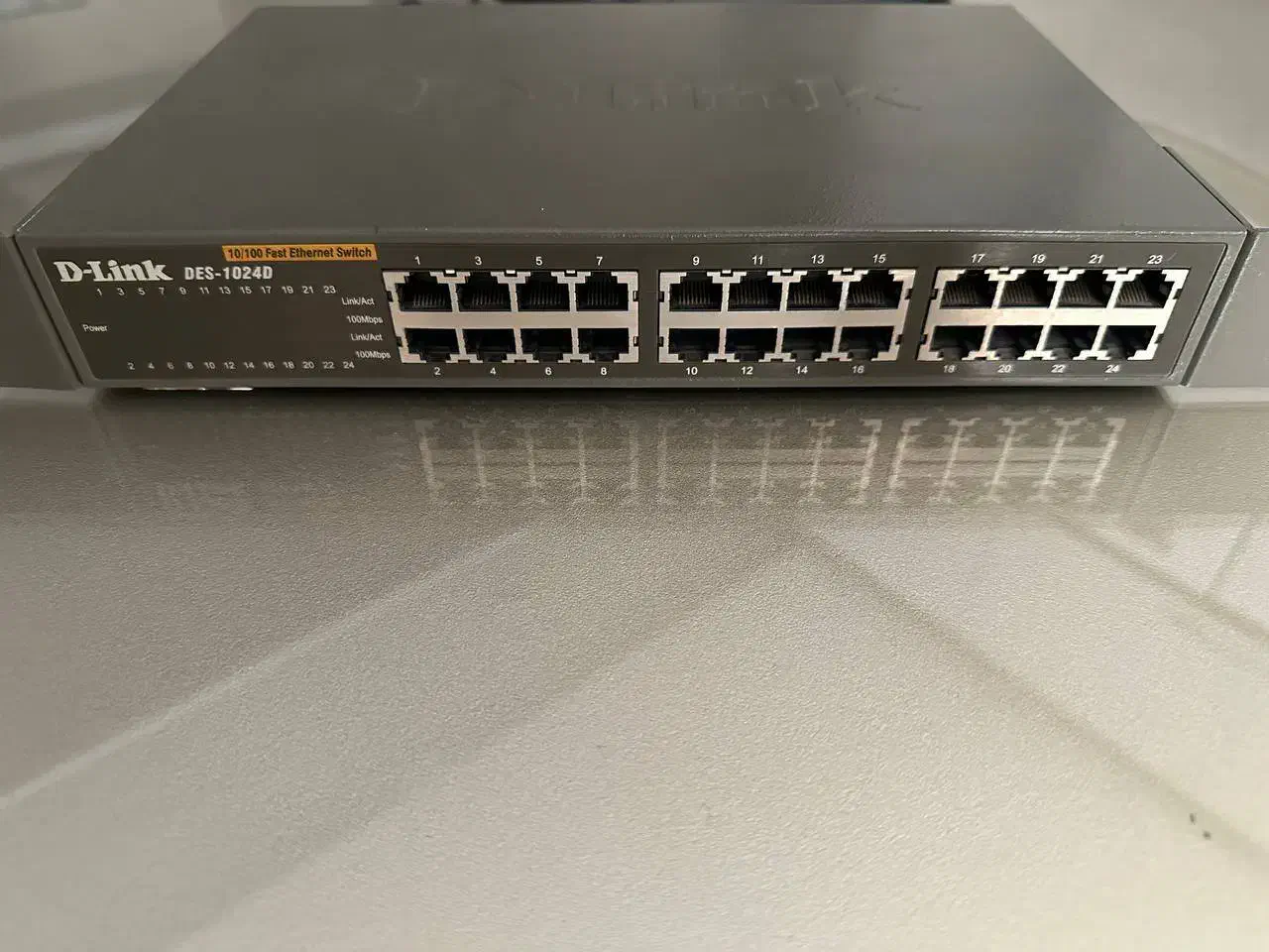 سوییچ دی لینک ۲۴ پورت|مودم و تجهیزات شبکه|ری, ولی آباد|دیوار