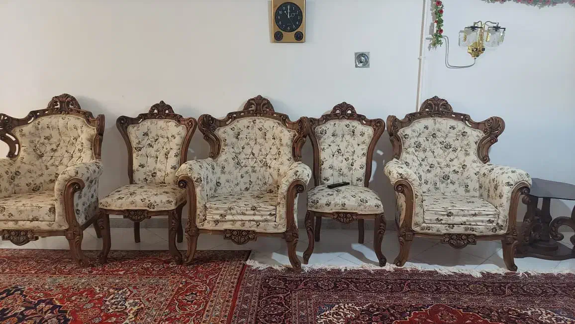 مبل سلطنتی ۹نفره به همراه دومیزعسلی کوچک|مبلمان خانگی و میز عسلی|کرمانشاه, |دیوار