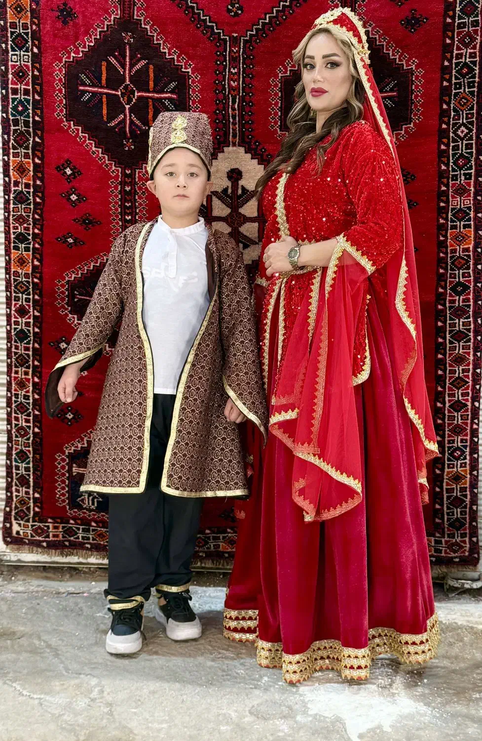 لباس یلدایی|لباس|شیراز, لب آب|دیوار