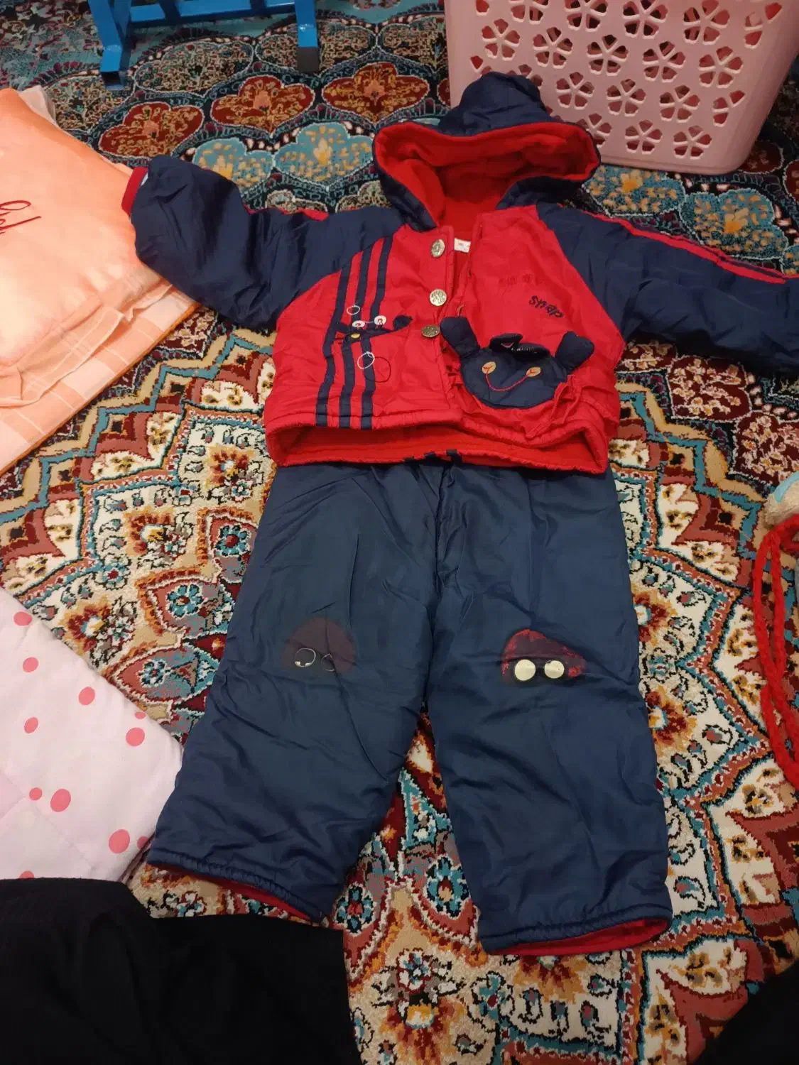 تعداد زیادی کفش و لباس و سرویس خواب|کفش و لباس بچه|کرمانشاه, |دیوار