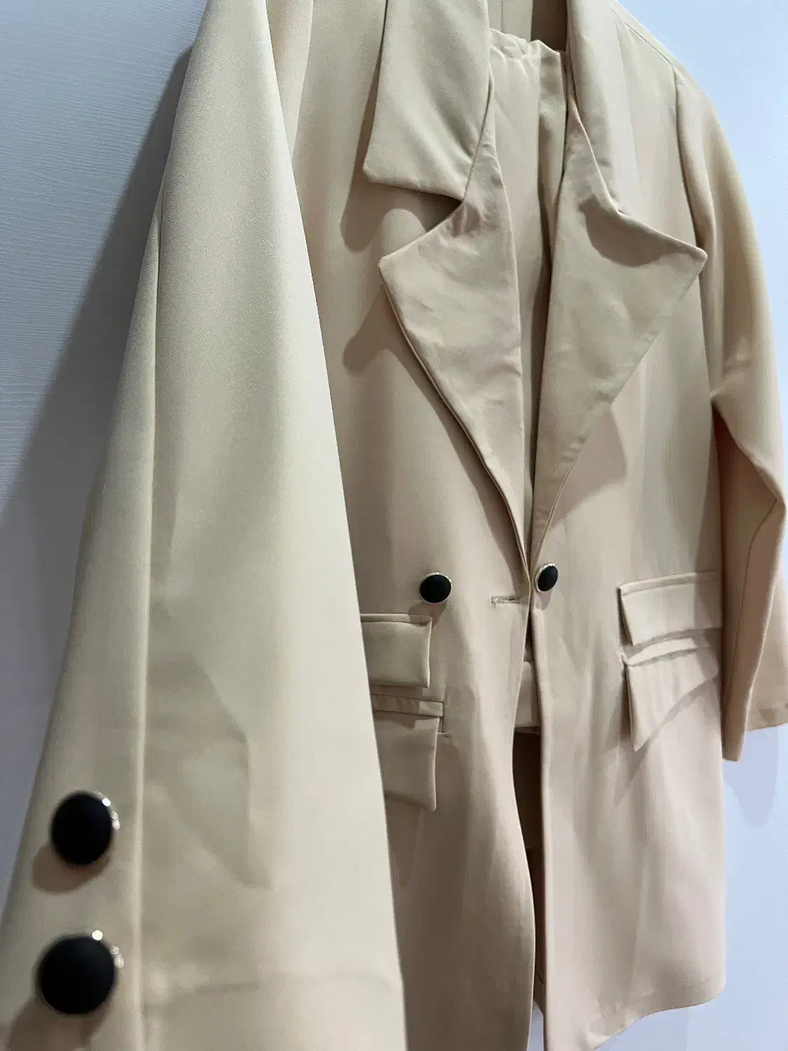 کت و شلوار|لباس|چالوس, |دیوار