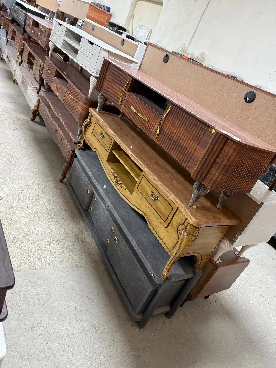 میز تی وی تلویزیون شرکتی وکیوم کار تهران|میز تلویزیون|ارومیه, |دیوار