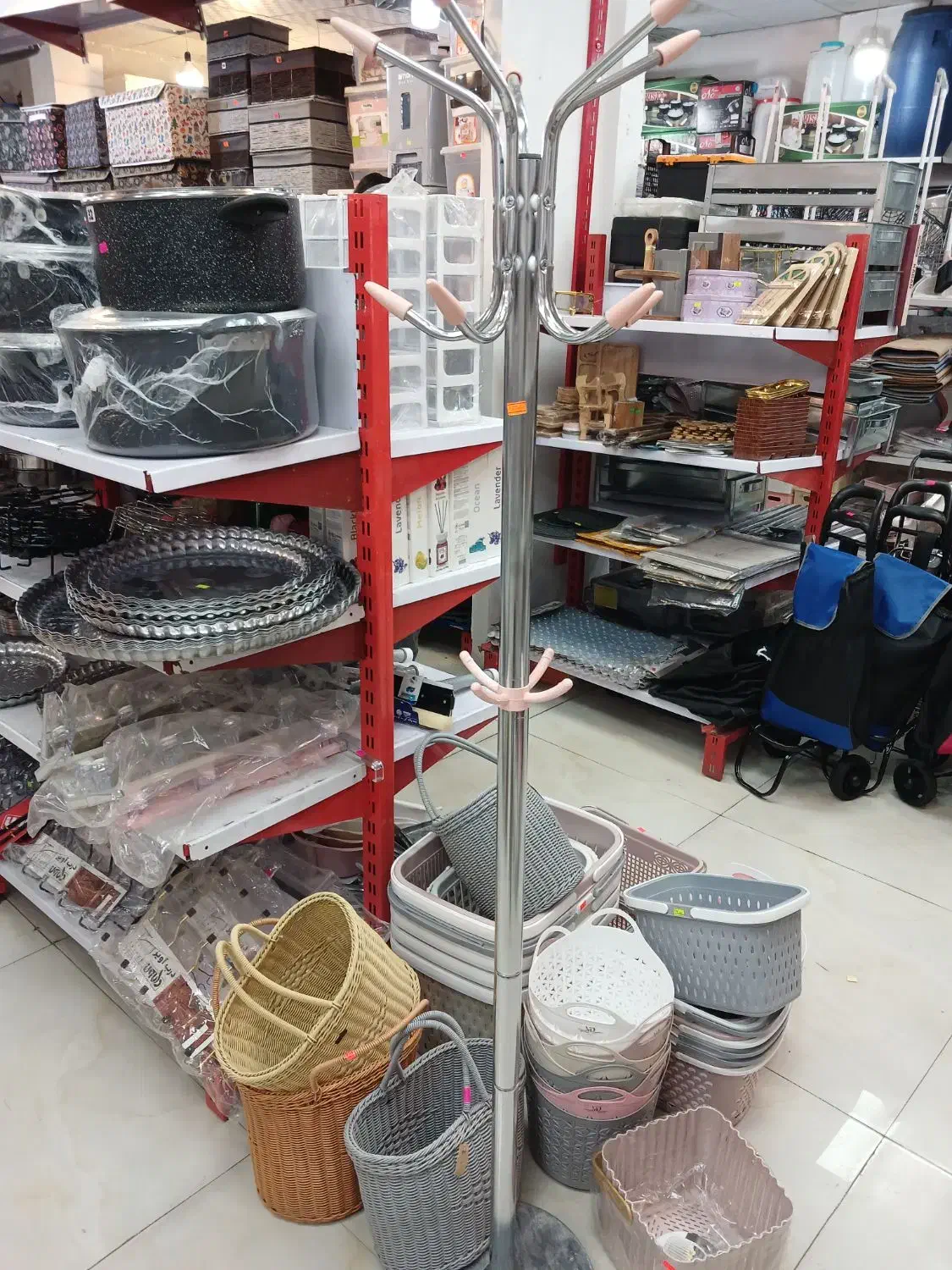 چوب لباس ایستاده|بندرخت و رختآویز|فردیس, فردیس|دیوار