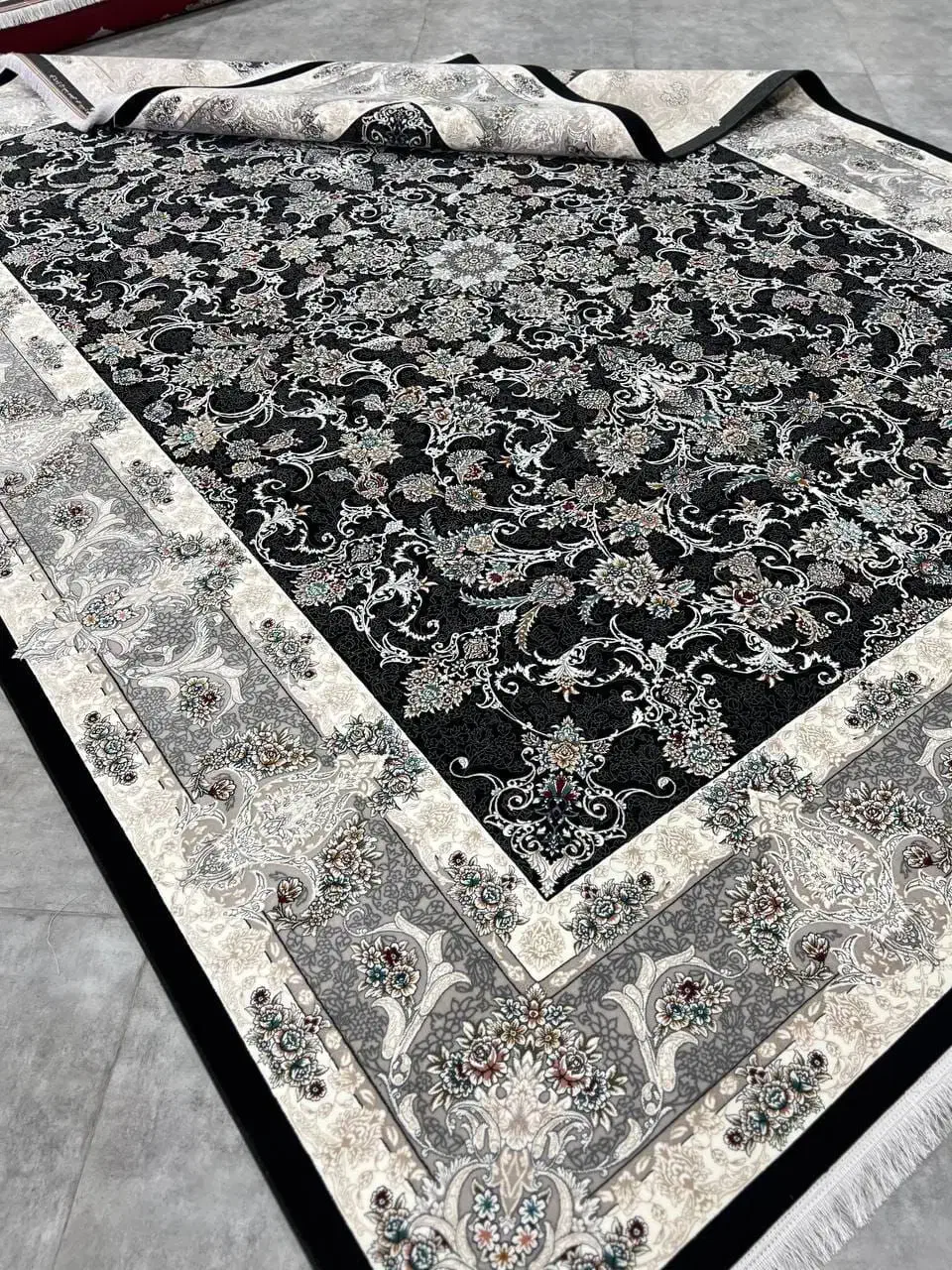 فرش گل برجسته هزار شانه طرح ارغوان|فرش|سیرجان, |دیوار