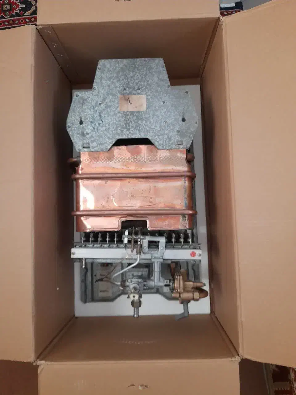 یک دستگاه آبگرمکن دیواری ۳۱۱۵ توربو|آبگرمکن، پکیج، شوفاژ|محمدشهر, همایون ویلا|دیوار