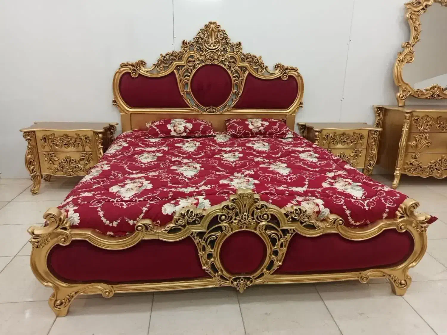 سرویس خواب سلطنتی|تخت و سرویس خواب|قم, آذر (نکویی)|دیوار