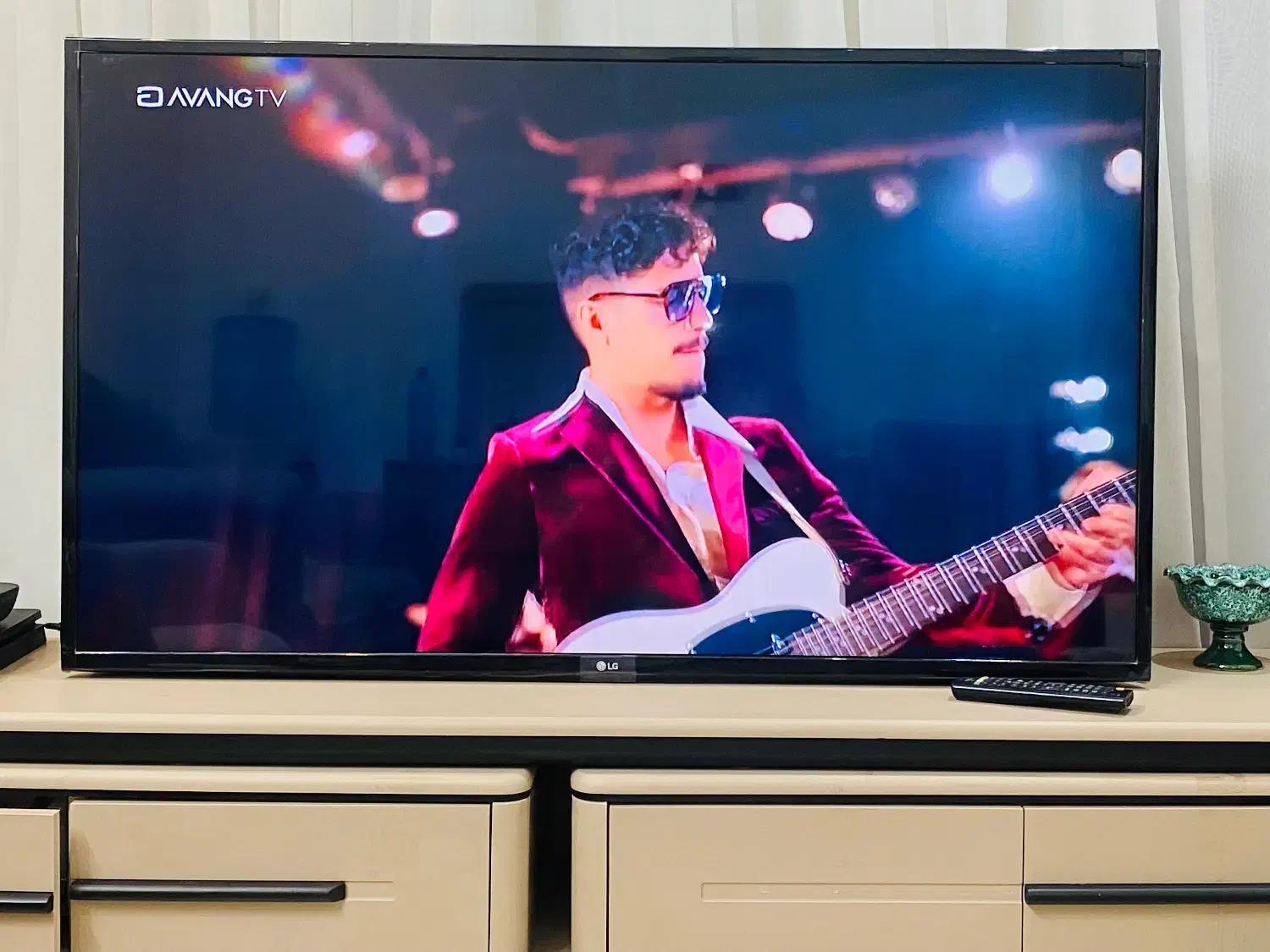 Lcd(LG)|تلویزیون و پروژکتور|بیرجند, |دیوار