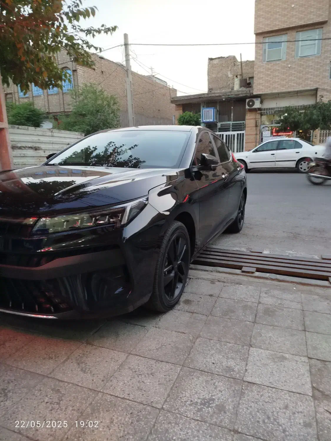 کی ام سی|خودرو سواری و وانت|قم, نیروگاه|دیوار