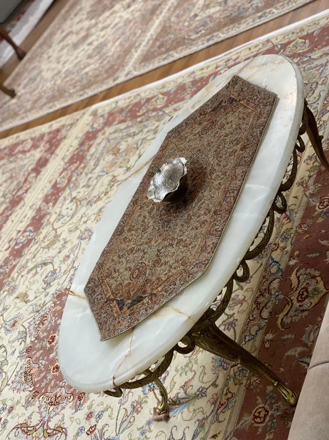 میز برنج اصل|مبلمان خانگی و میز عسلی|تبریز, |دیوار