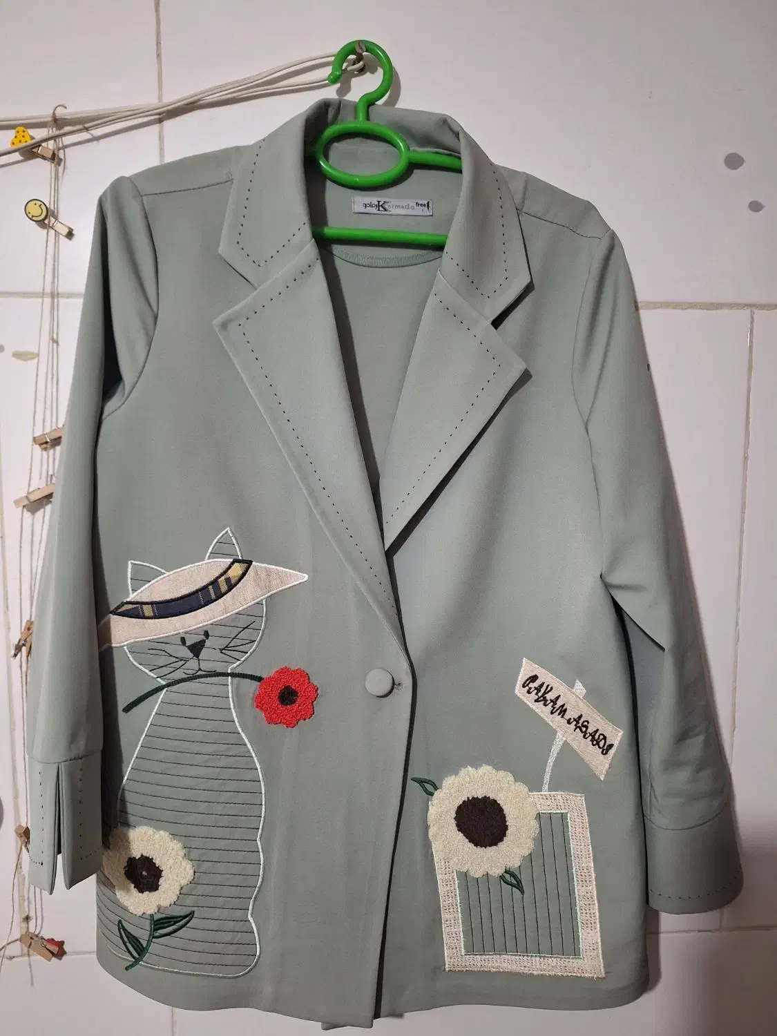 کت مزونی|لباس|شاهینشهر, مسکن مهر|دیوار