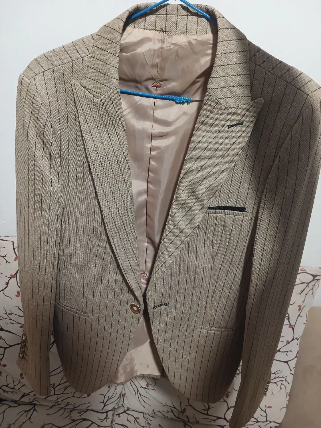 کُت پسرونه|لباس|بم, |دیوار