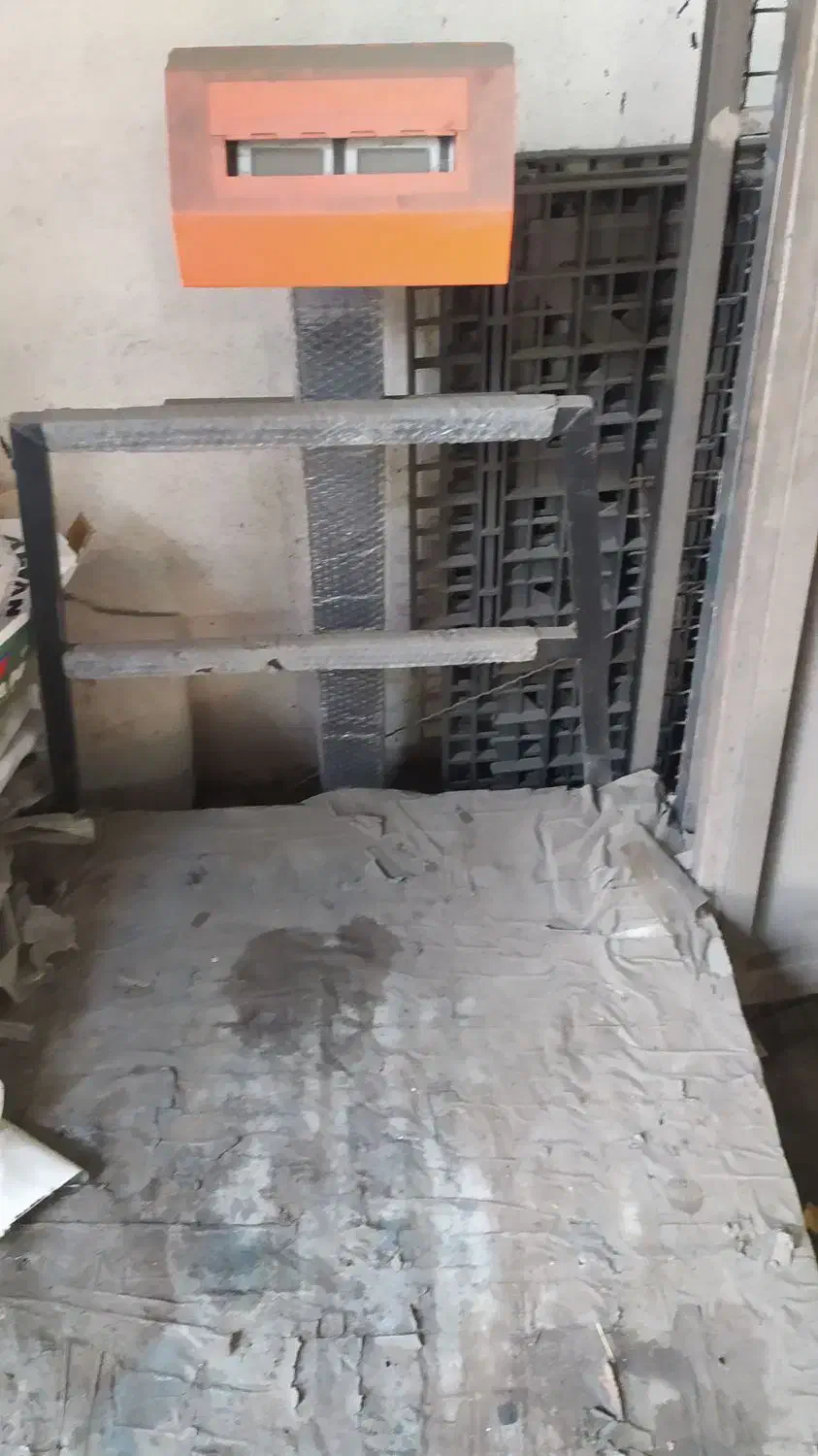 باسکول . درب باغی . درب انباری . مقداری آهن آلات|ماشین‌آلات صنعتی|گرگان, |دیوار