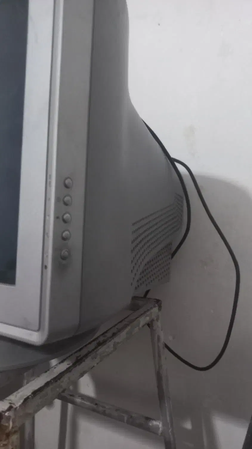 مانیتور Syncmaster MB 1793 سالم و کم کار|قطعات و لوازم جانبی رایانه|اصفهان, شهرک امام خمینی|دیوار